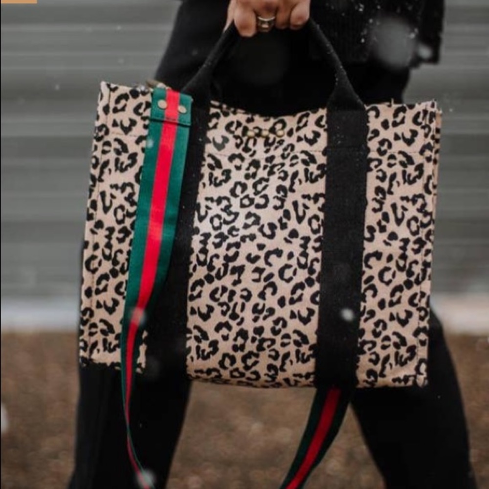 Leopard tote w/ green/red Strap!